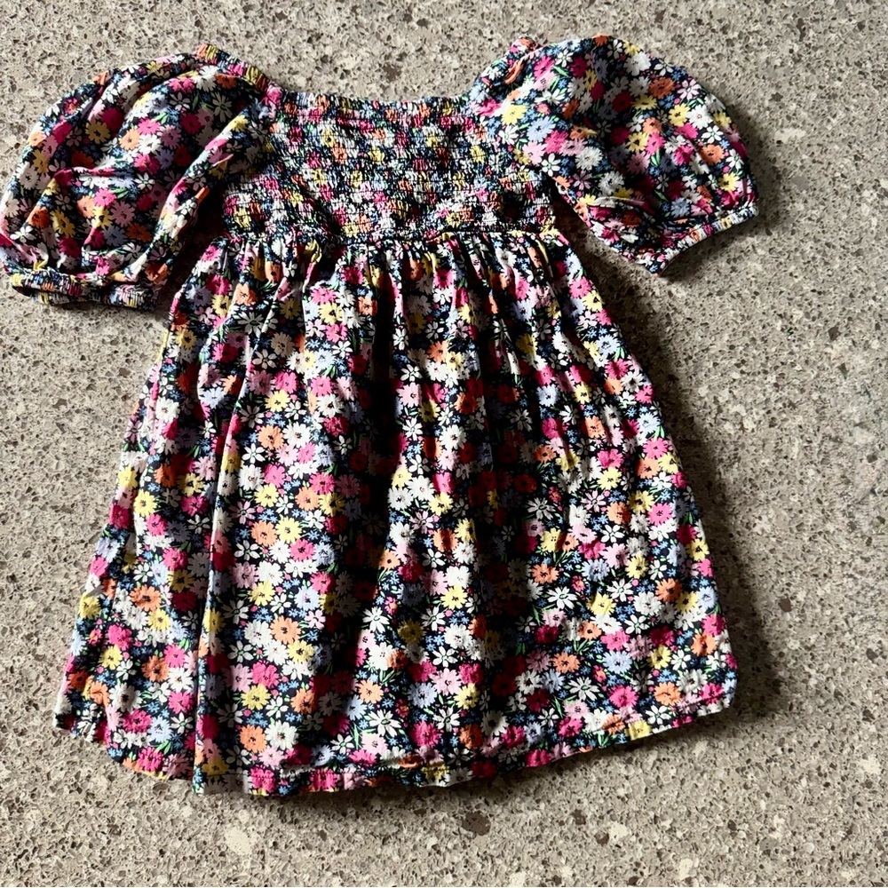 GAP Girl's Floral Smocked Dress - Size XS ⭐🌸
